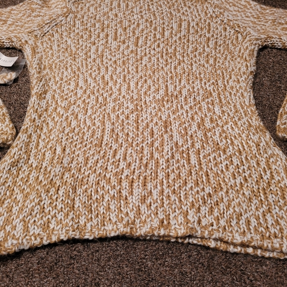 Pursuits Ltd. Ivory & Gold Soft Knit Turtle Neck Sweater - Picture 11 of 12